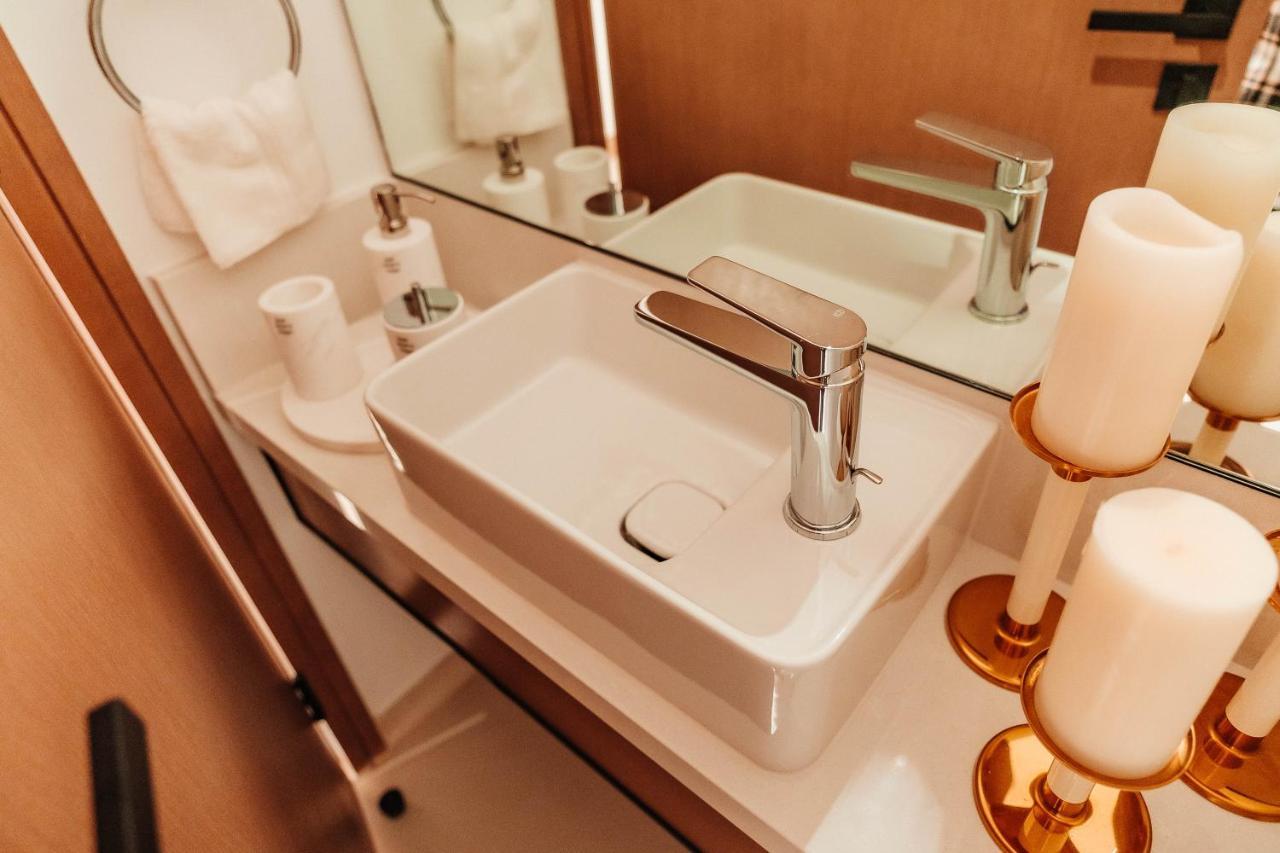 Vida Marina & Yacht Club , And Residences , Luxurious 2br Appartamento