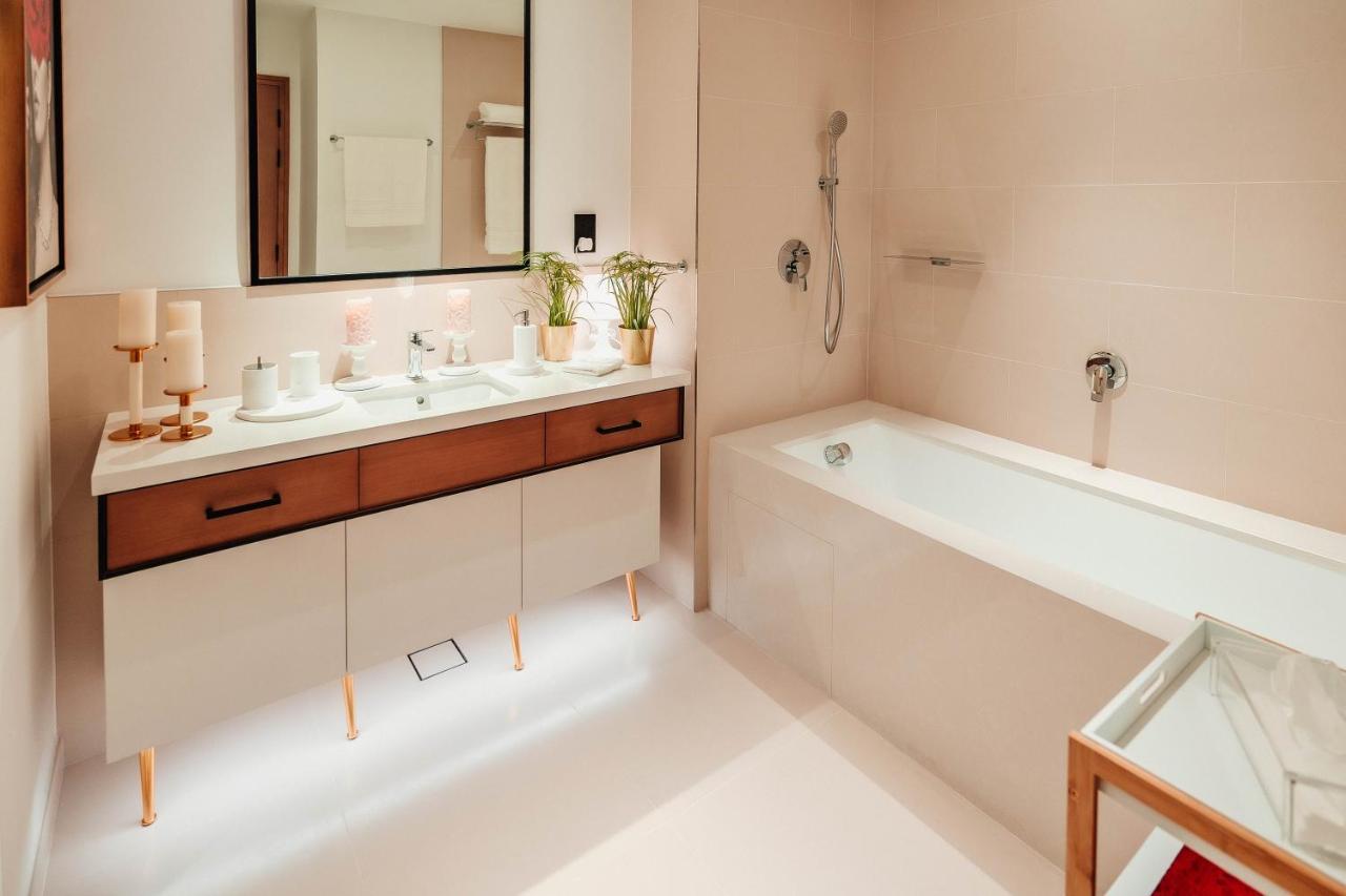 Vida Marina & Yacht Club , And Residences , Luxurious 2br Appartamento Dubai