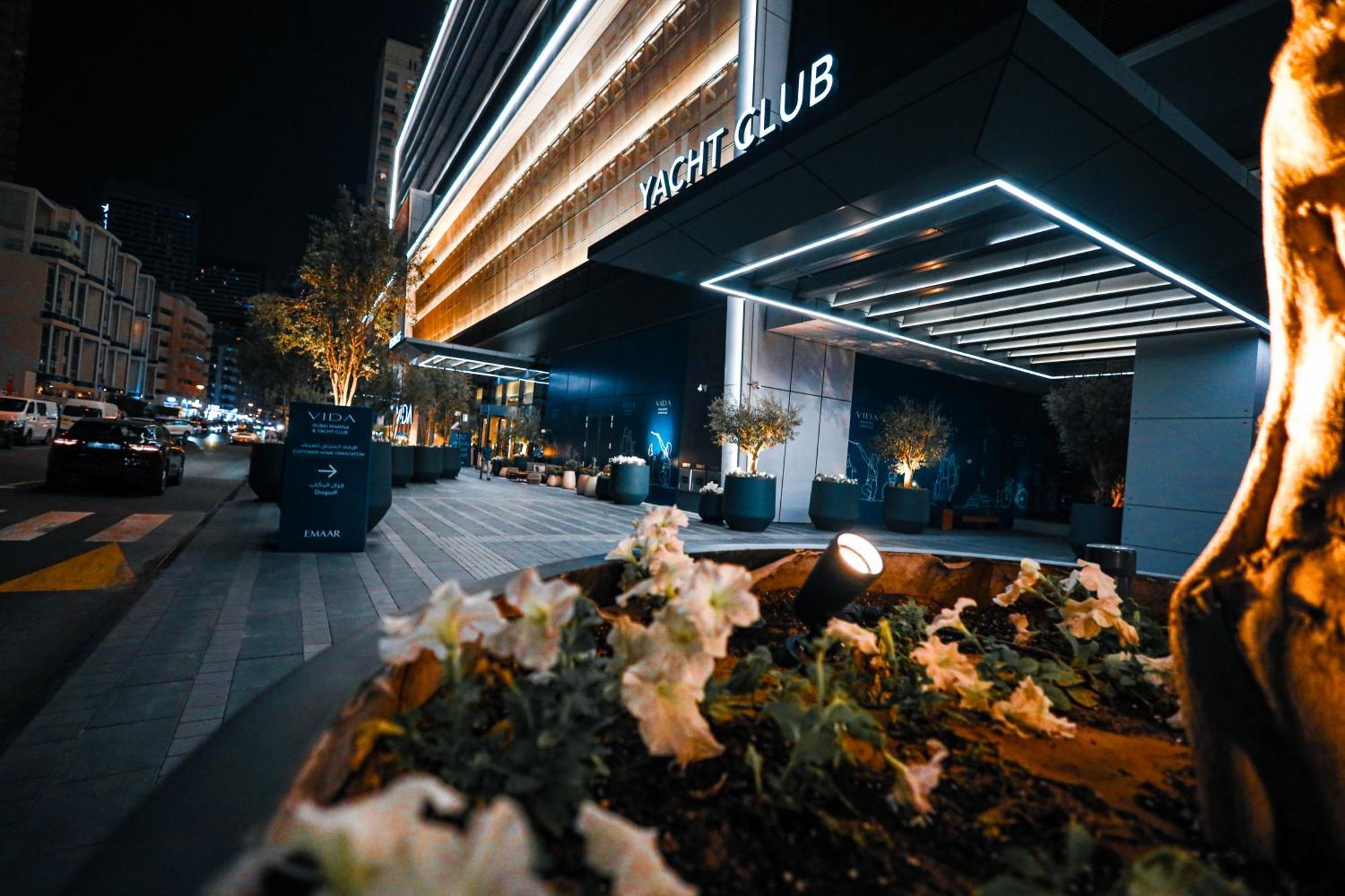 Апартаменти Vida Marina & Yacht Club , And Residences , Luxurious 2br Дубай